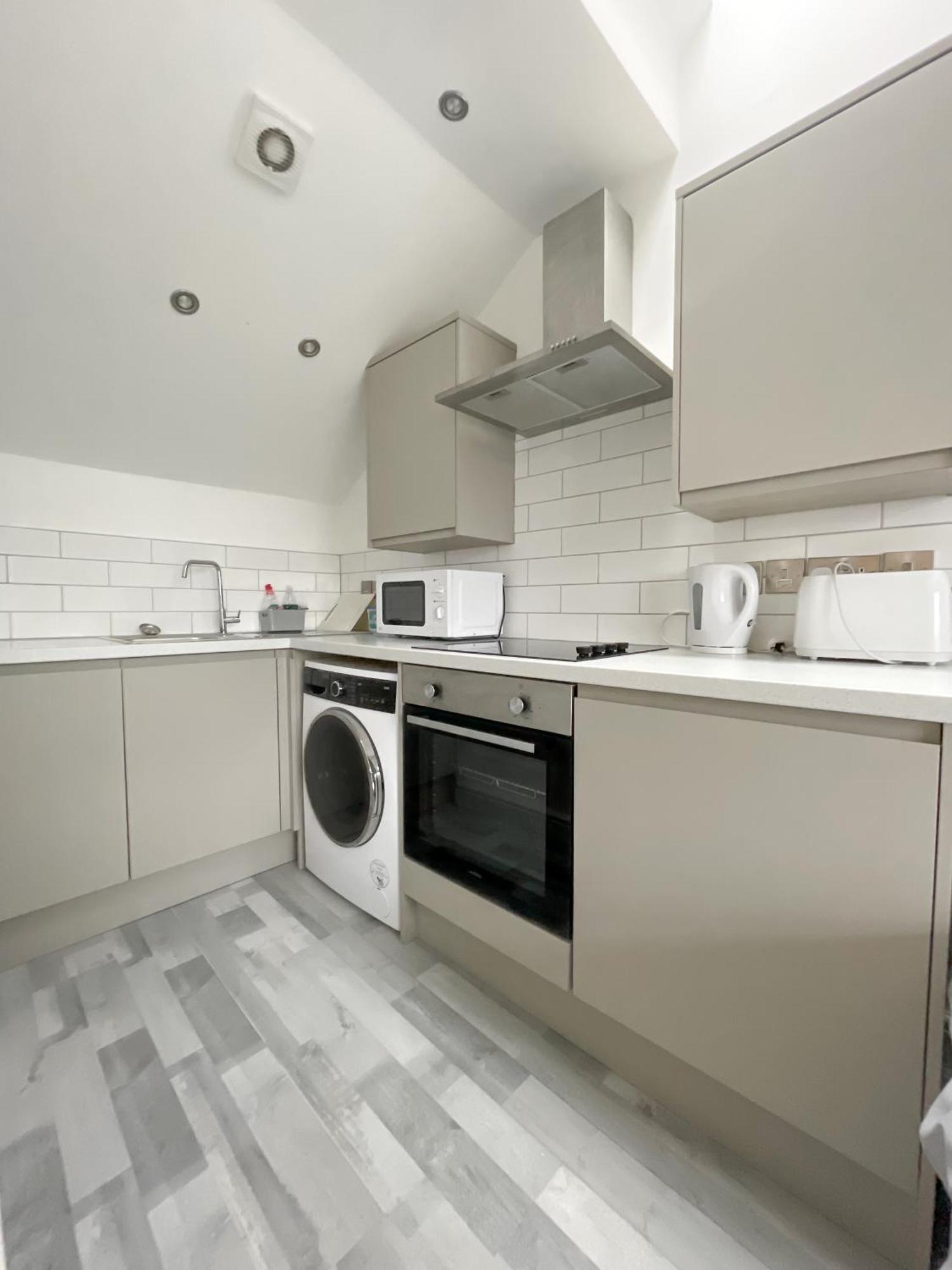 10Min To City - Free Parking - Private Studio - Contractor Friendly Manchester Dış mekan fotoğraf